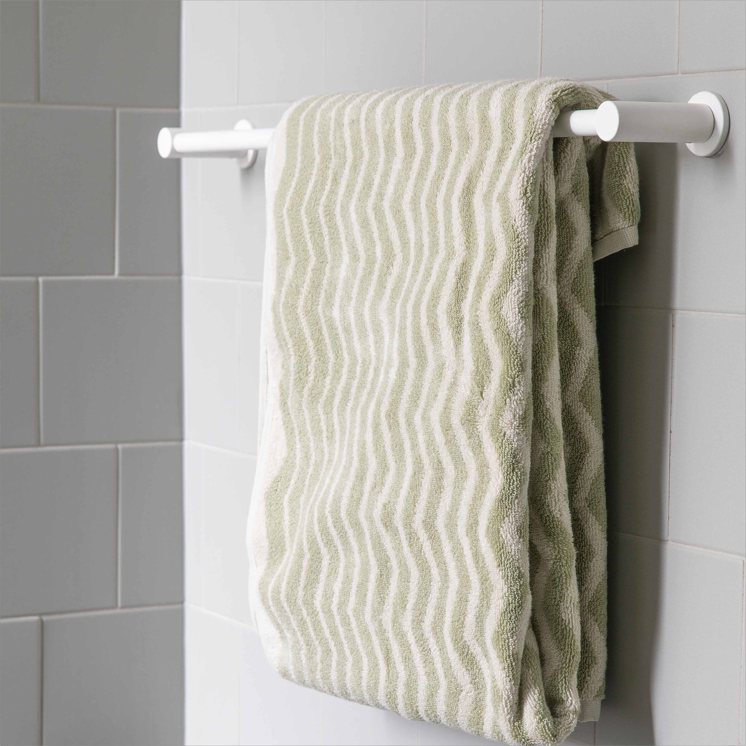 GOTS organic cotton bath towel hanging